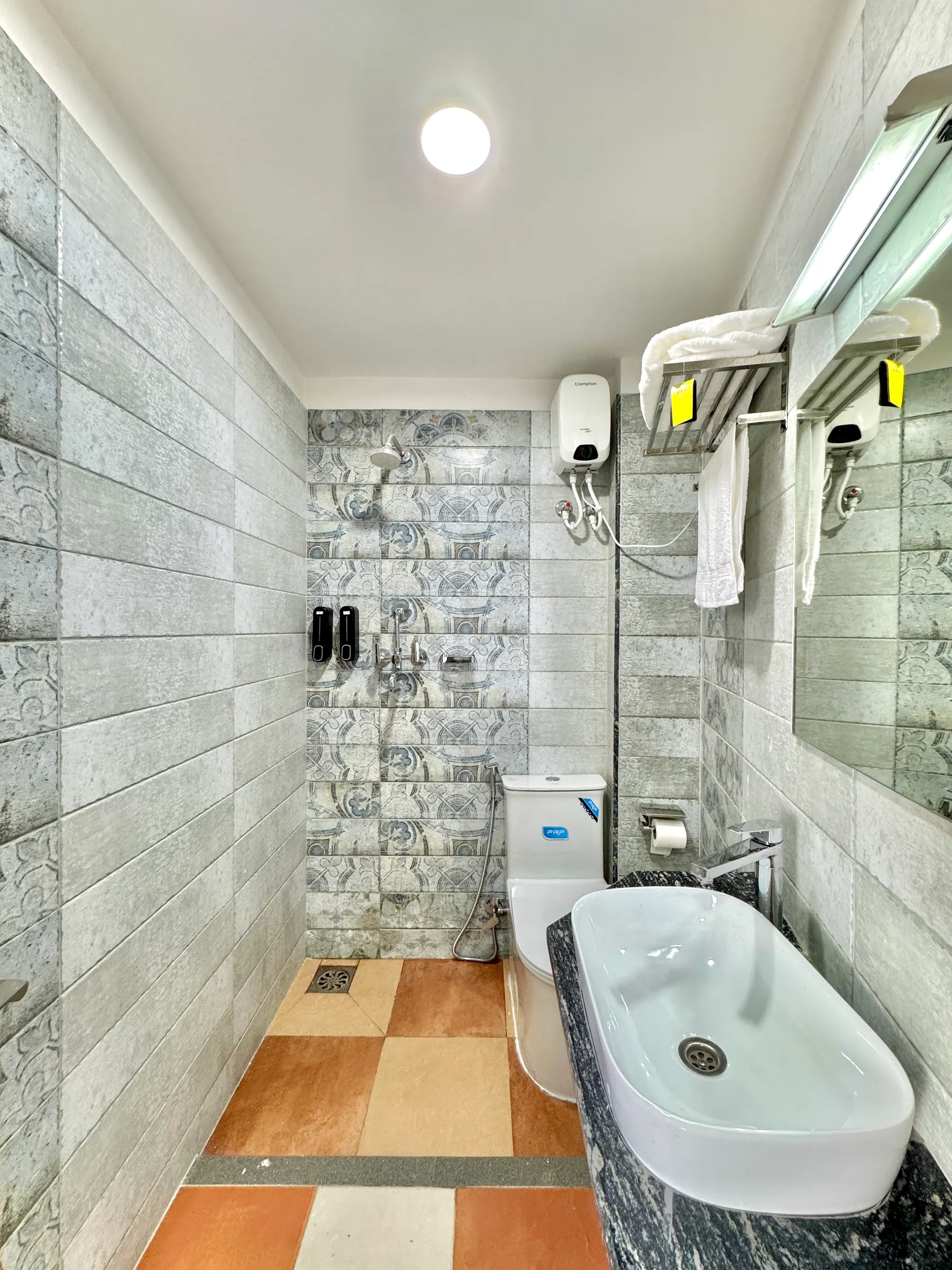 Bathroom in the high-floor three-bedroom apartment